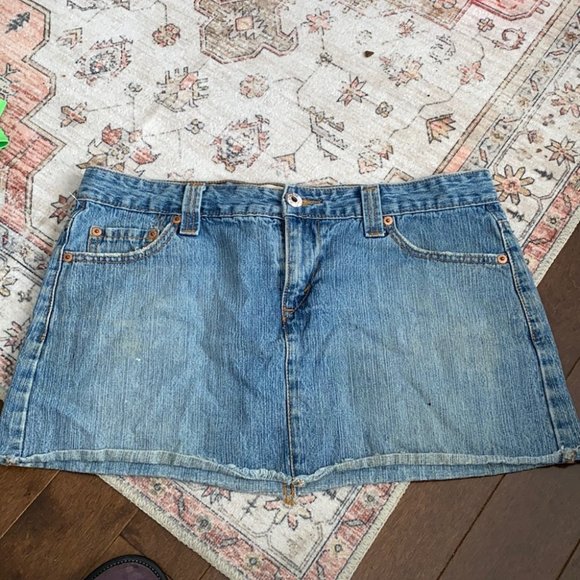 Levi’s Low Waisted Denim Skirt - Picture 1 of 6